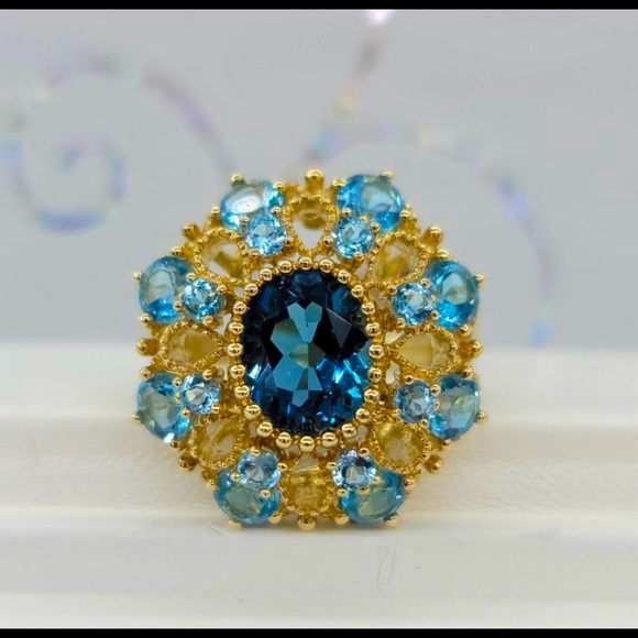 🦋Antique Blue Topaz 10K YG Openwork Dome Ring!